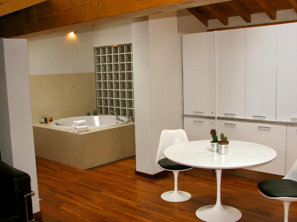Parizzi Suites & Restaurant Parma Room photo