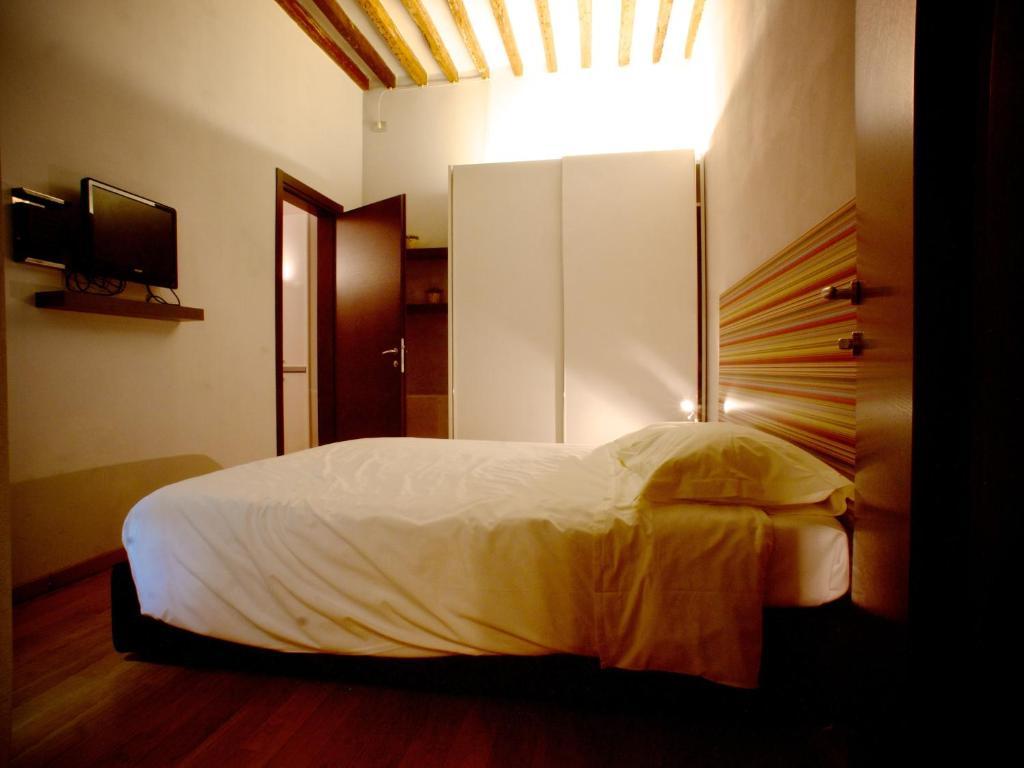 Parizzi Suites & Restaurant Parma Room photo